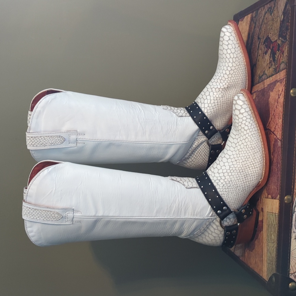 Lusitano Freebird boots NWOT